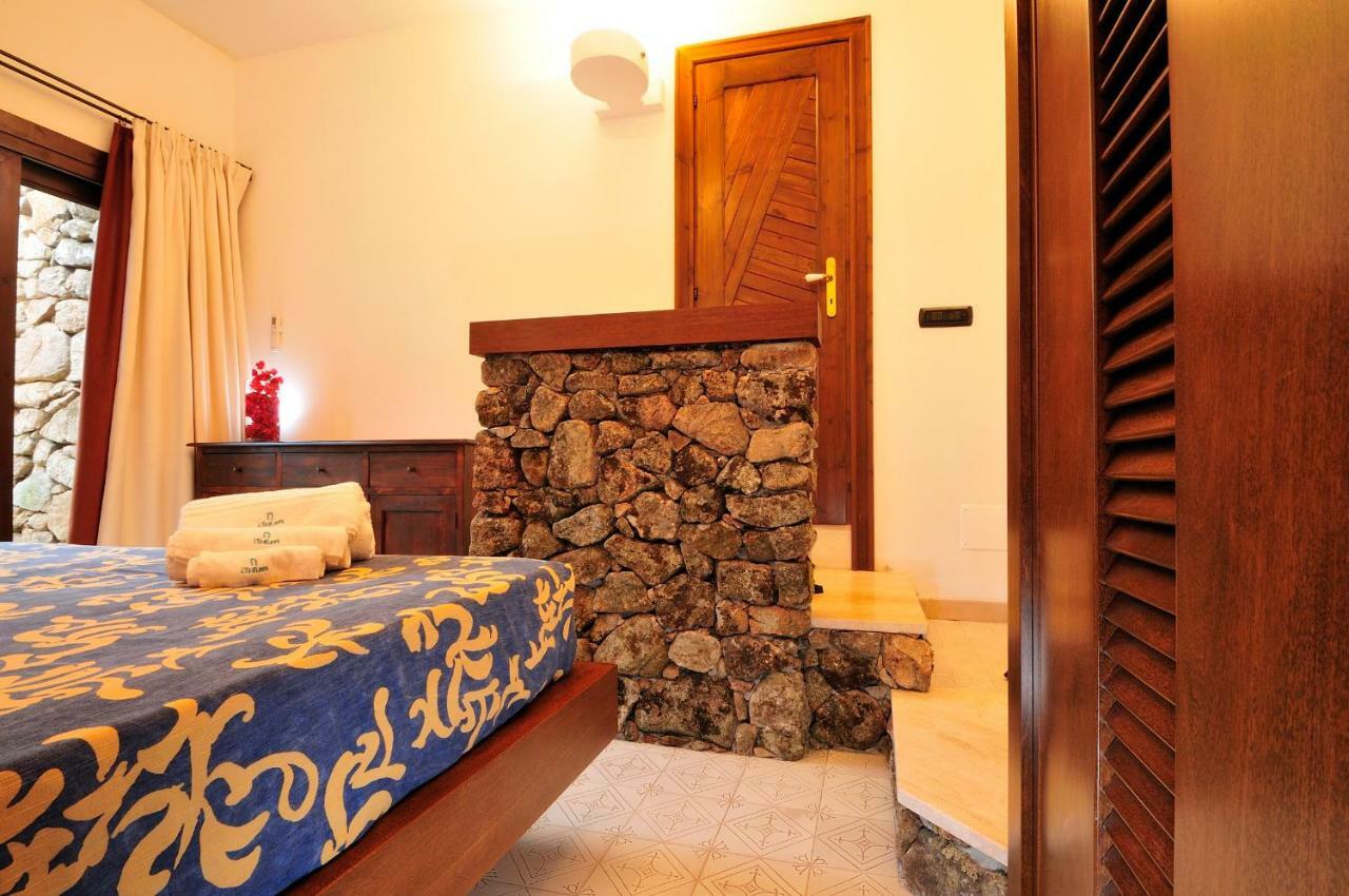 Residence L'Ea Di Lavru - Appartamenti Mono-Bilo-Trilocali Porto San Paolo  Ngoại thất bức ảnh