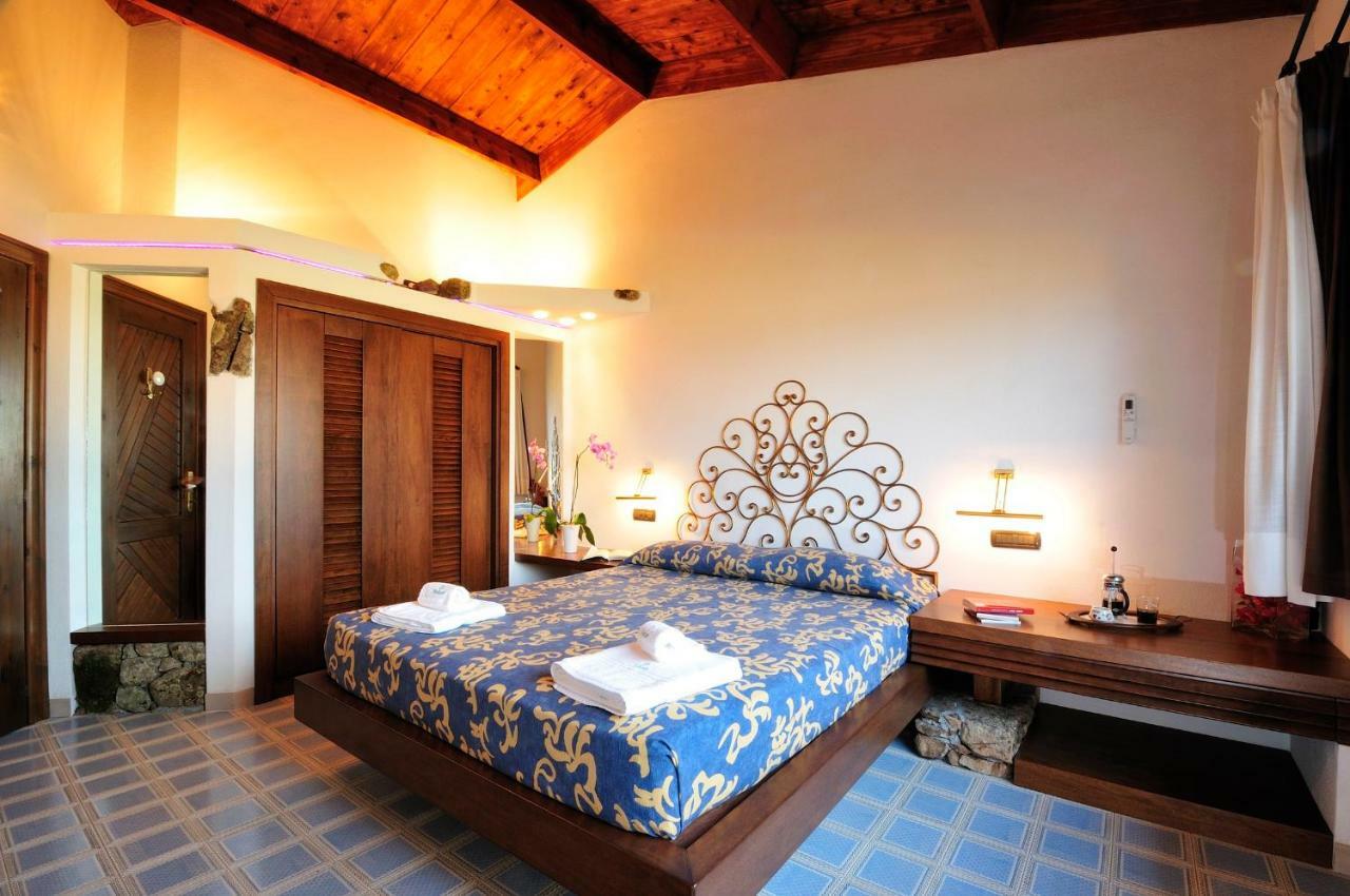 Residence L'Ea Di Lavru - Appartamenti Mono-Bilo-Trilocali Porto San Paolo  Ngoại thất bức ảnh